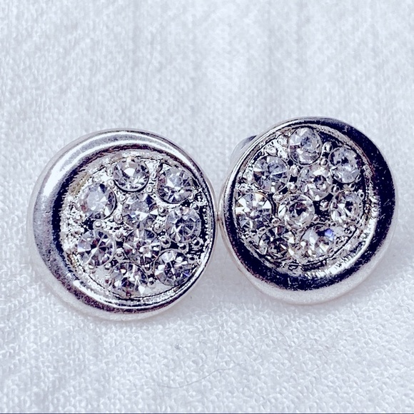 ❤️Seller’s Pick❤️ ❣️$25/3❣️ Must Have Sparkling Rhinestones Stud Earrings - Picture 4 of 8